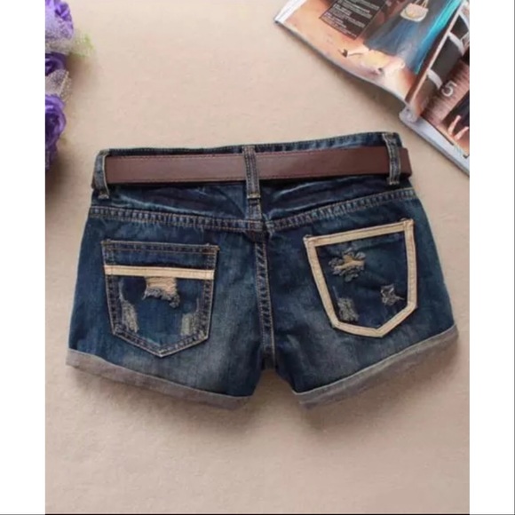 threequeens Pants - Low rise dark wash short shorts